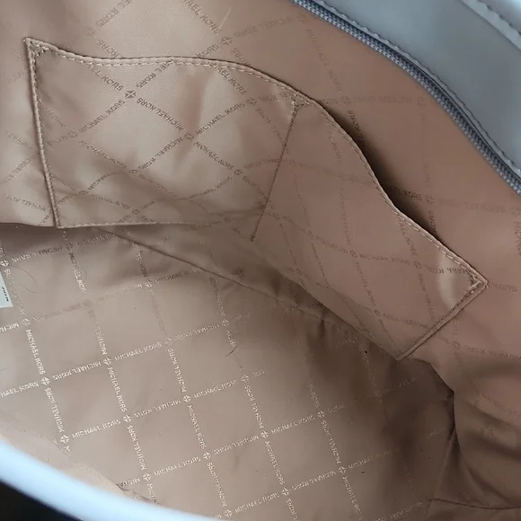 NWT Michael Kors Blue and Cream Signature JET SET Tote - Picture 5 of 11